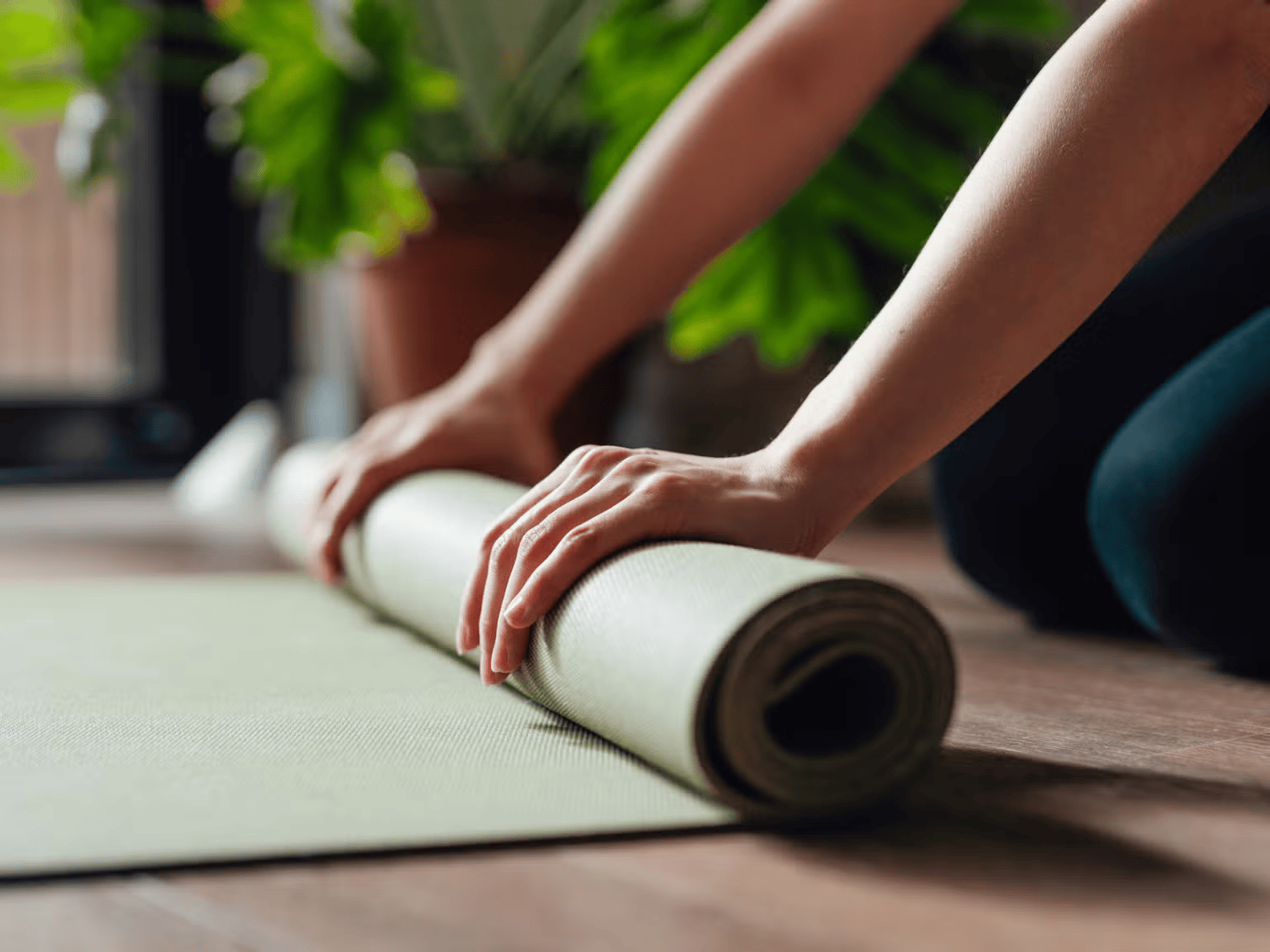 A Pilates Instructor Tells Us The Best Exercises To Tone Up Your Glutes - lesleylogan.co